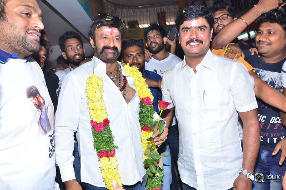 Balakrishna-Watches-Paisa-Vasool-Movie-at-Bramaramba-Theatre